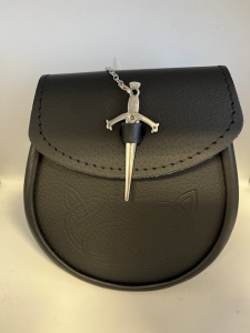 02-190 Leather sporran with sword closing