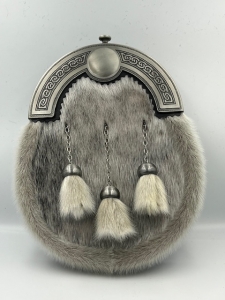 02-198 Dress Sporran Light Grey Seal antique cantle with round design