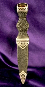04-034 Thistle Sgian Dubh with topaz stone