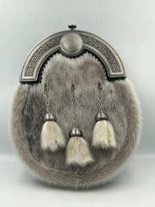 02-198 Dress Sporran Light Grey Seal antique cantle with round design