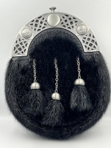 02-199  Dress sporran with Black Seal and open work antiqued cantle